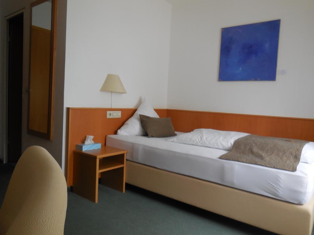 Hotel Schober Freiberg am Neckar Room photo